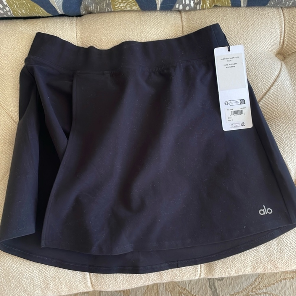 NWT! ALO aloft backspin skirt in black. Size small